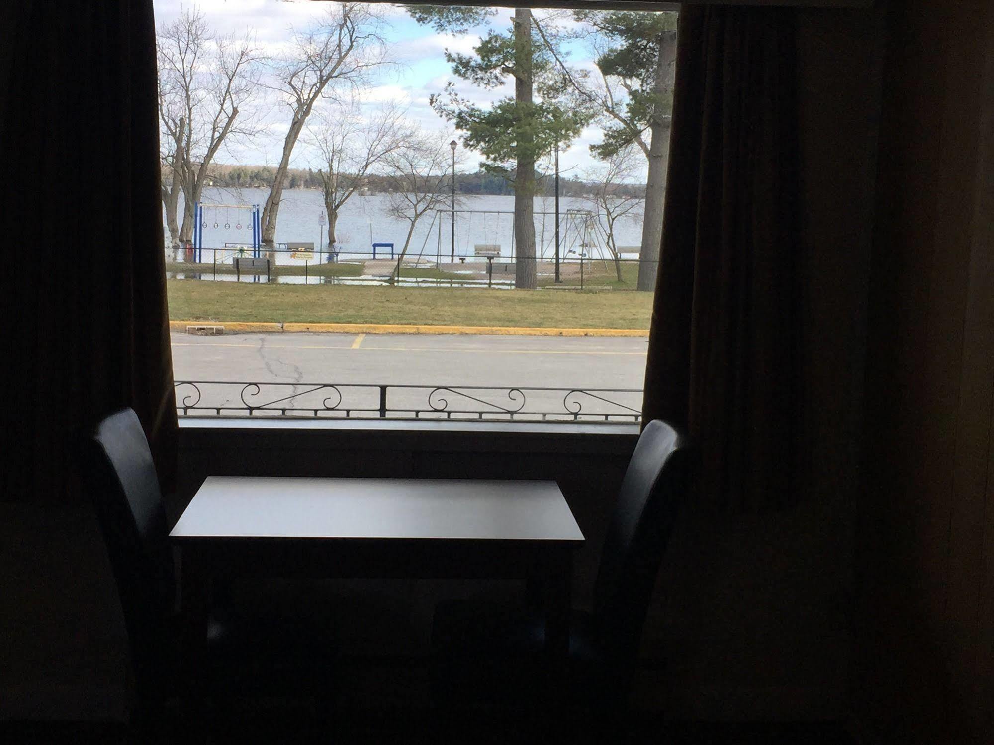 Park Place Motel & Suites Tweed Екстер'єр фото